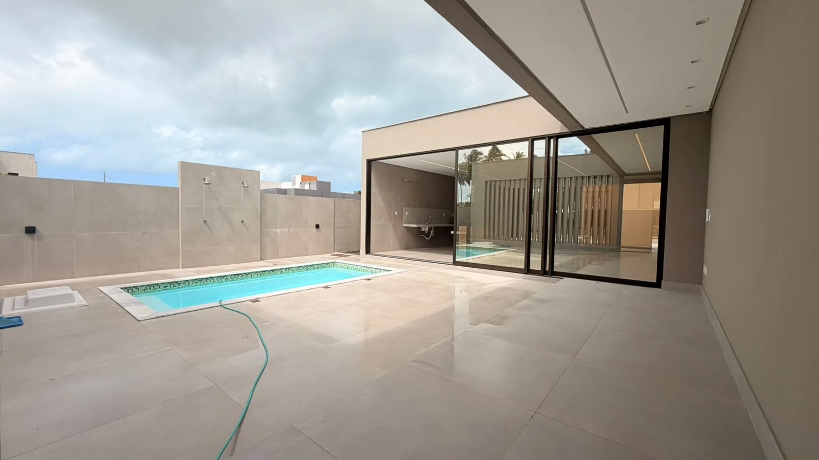 Piscina e deck