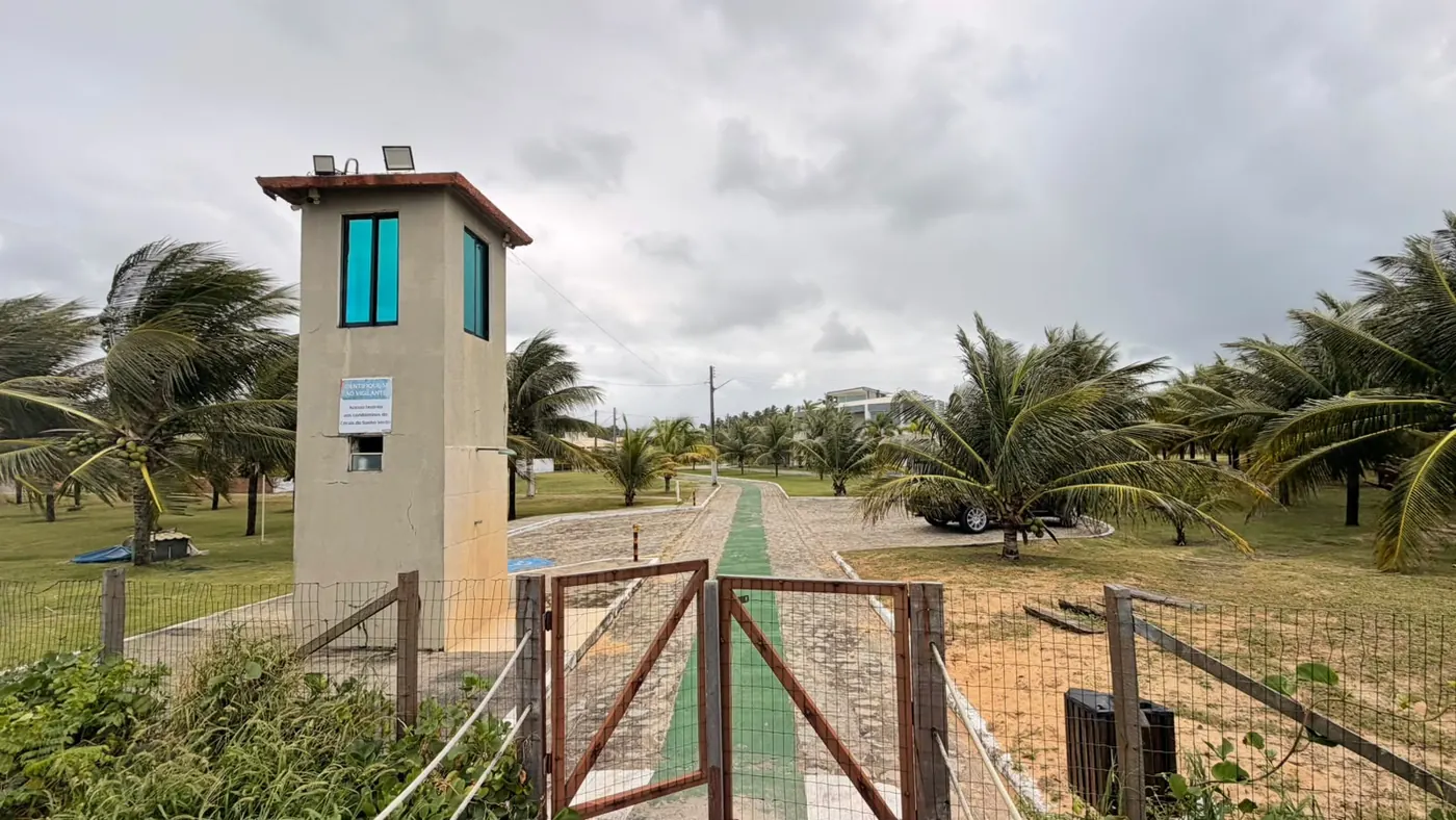 Acesso à praia pela portaria